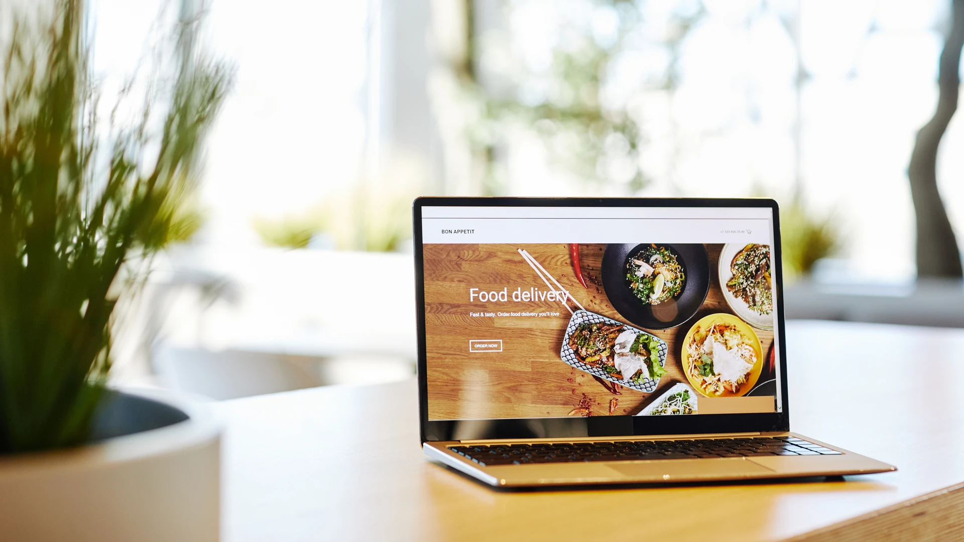 Qué debe tener la página web de una cafetería o restaurante